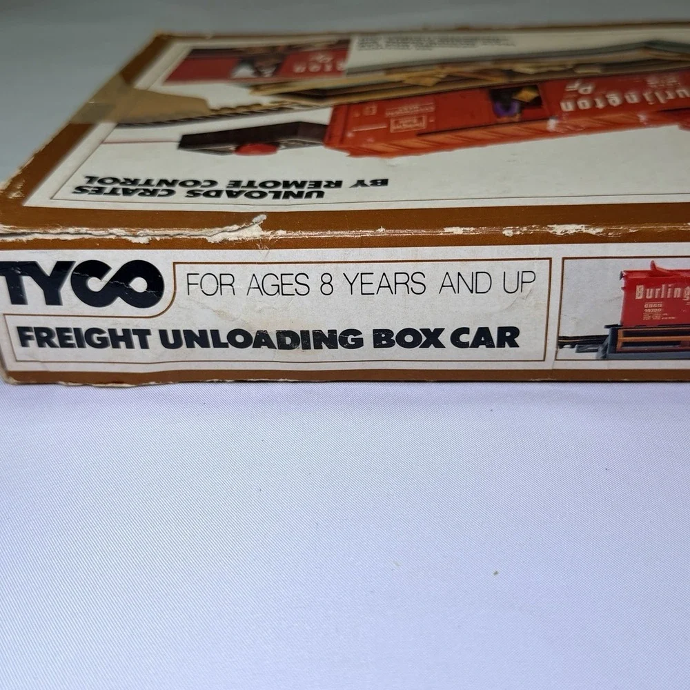 Vintage Tyco HO Scale Freight Unloading Box Car Set (No. 930) Train Set With Box